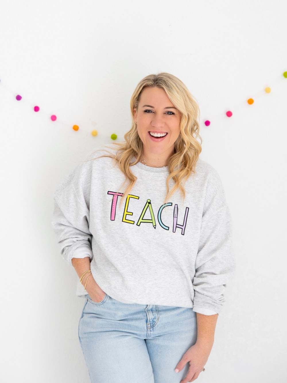 Gildan Gray Unisex Sweatshirt with Colorful "TEACH" Graphic Size Medium